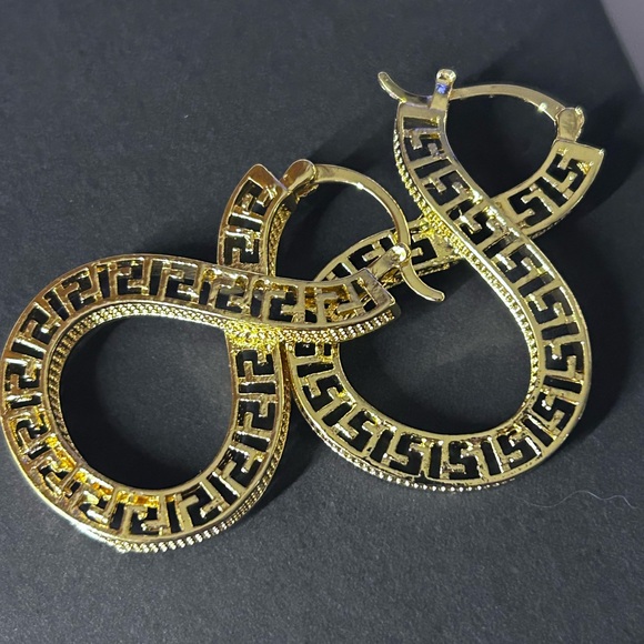 Infiniti Gold Hoop Rarrings - Picture 11 of 11